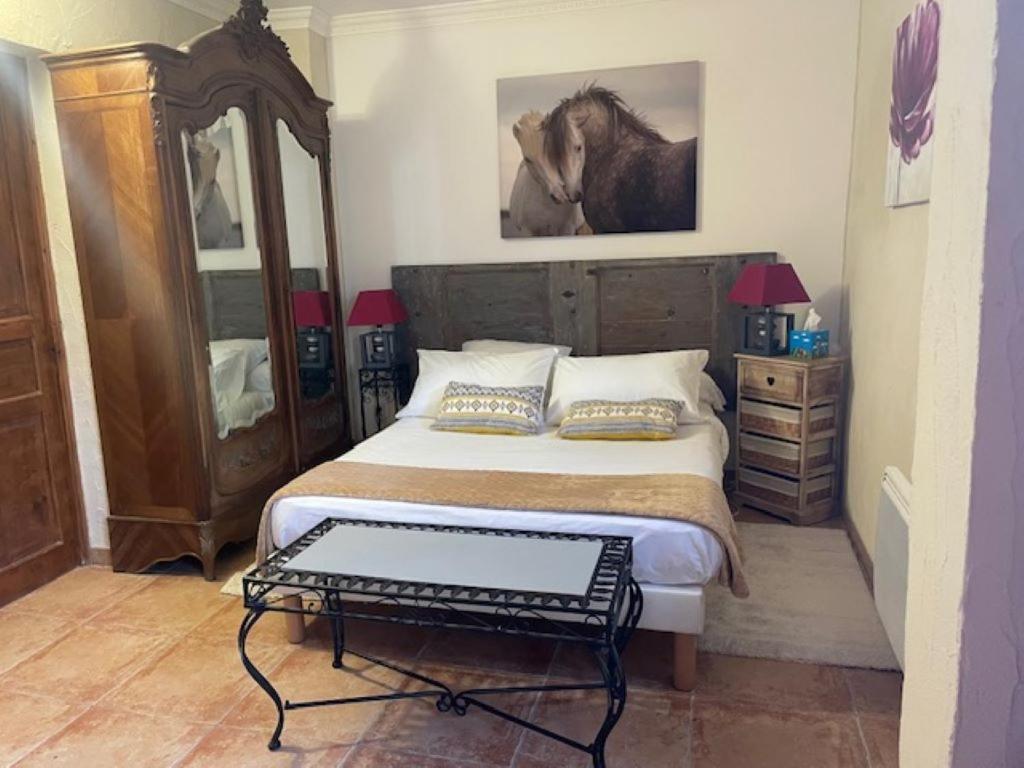 Chambre Seville - Mas Saint-Louis - Piscine Chauffee 艾格-莫尔特 外观 照片