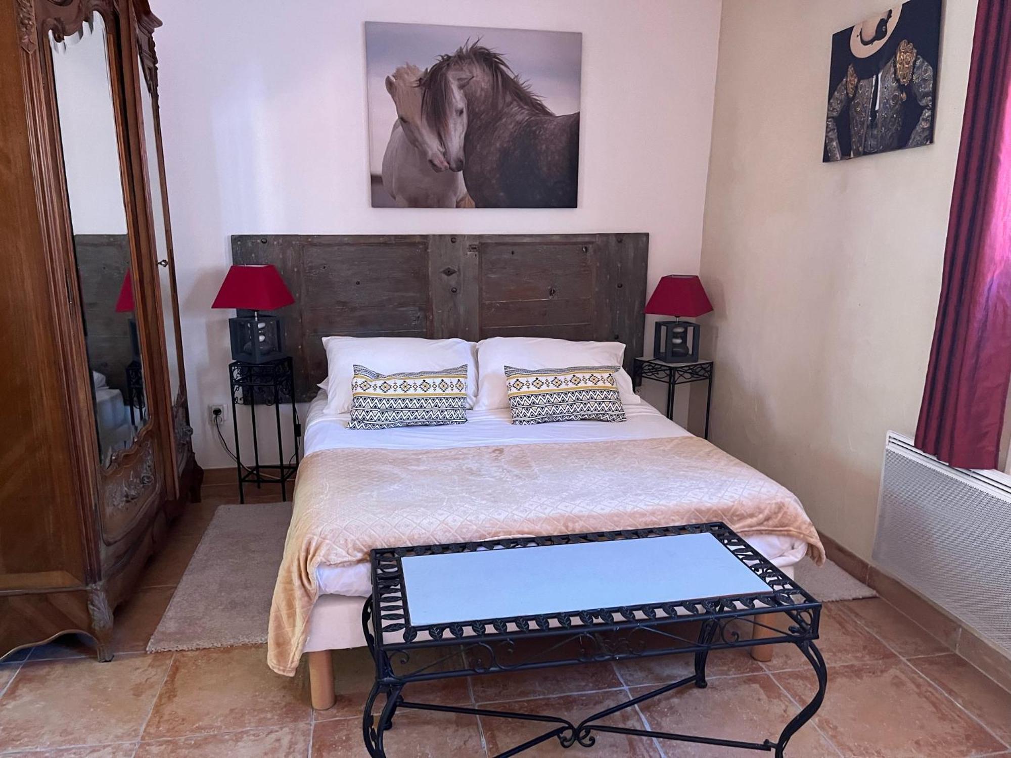 Chambre Seville - Mas Saint-Louis - Piscine Chauffee 艾格-莫尔特 外观 照片
