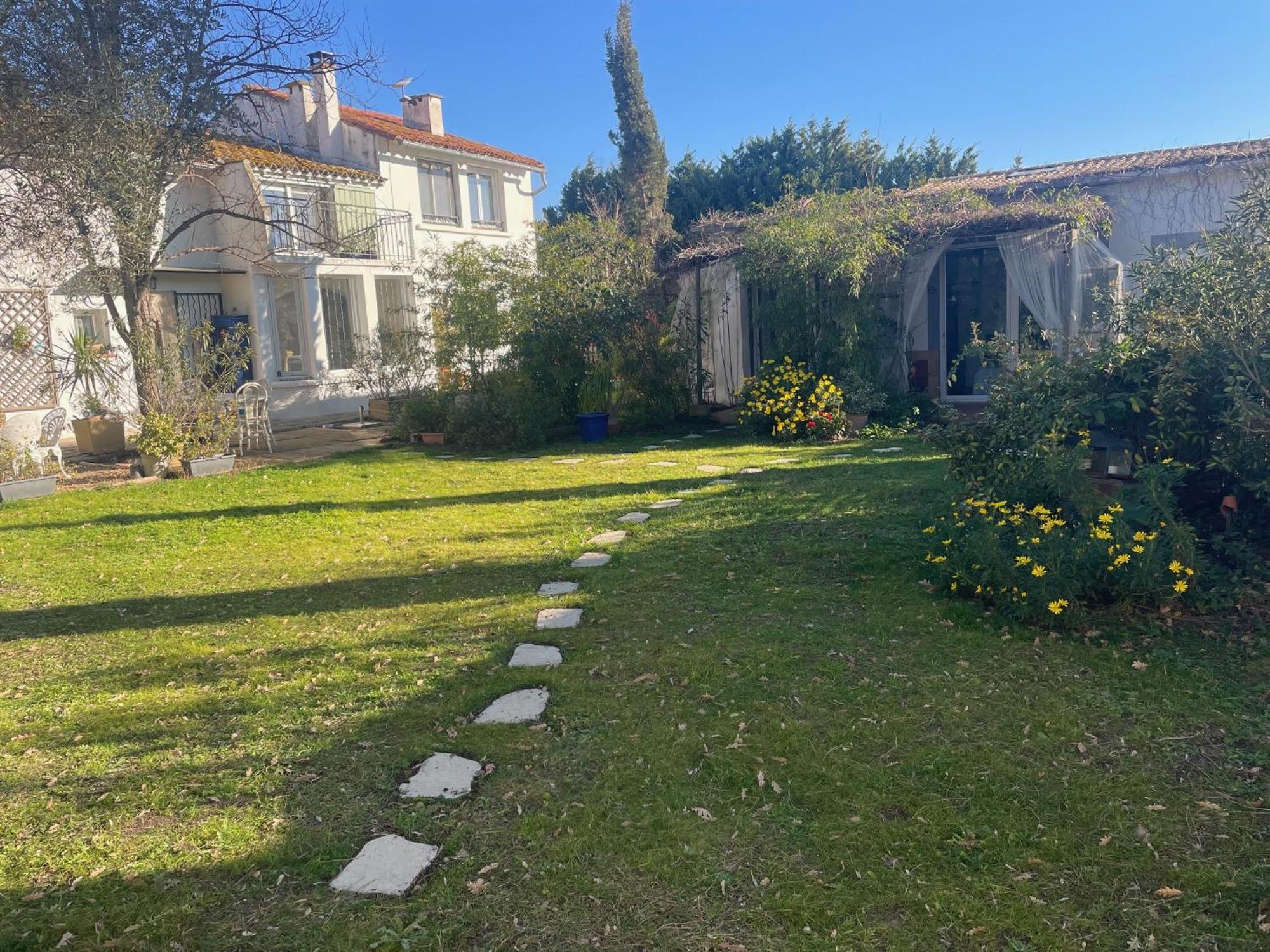 Chambre Seville - Mas Saint-Louis - Piscine Chauffee 艾格-莫尔特 外观 照片